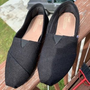 Black Canvas Toms